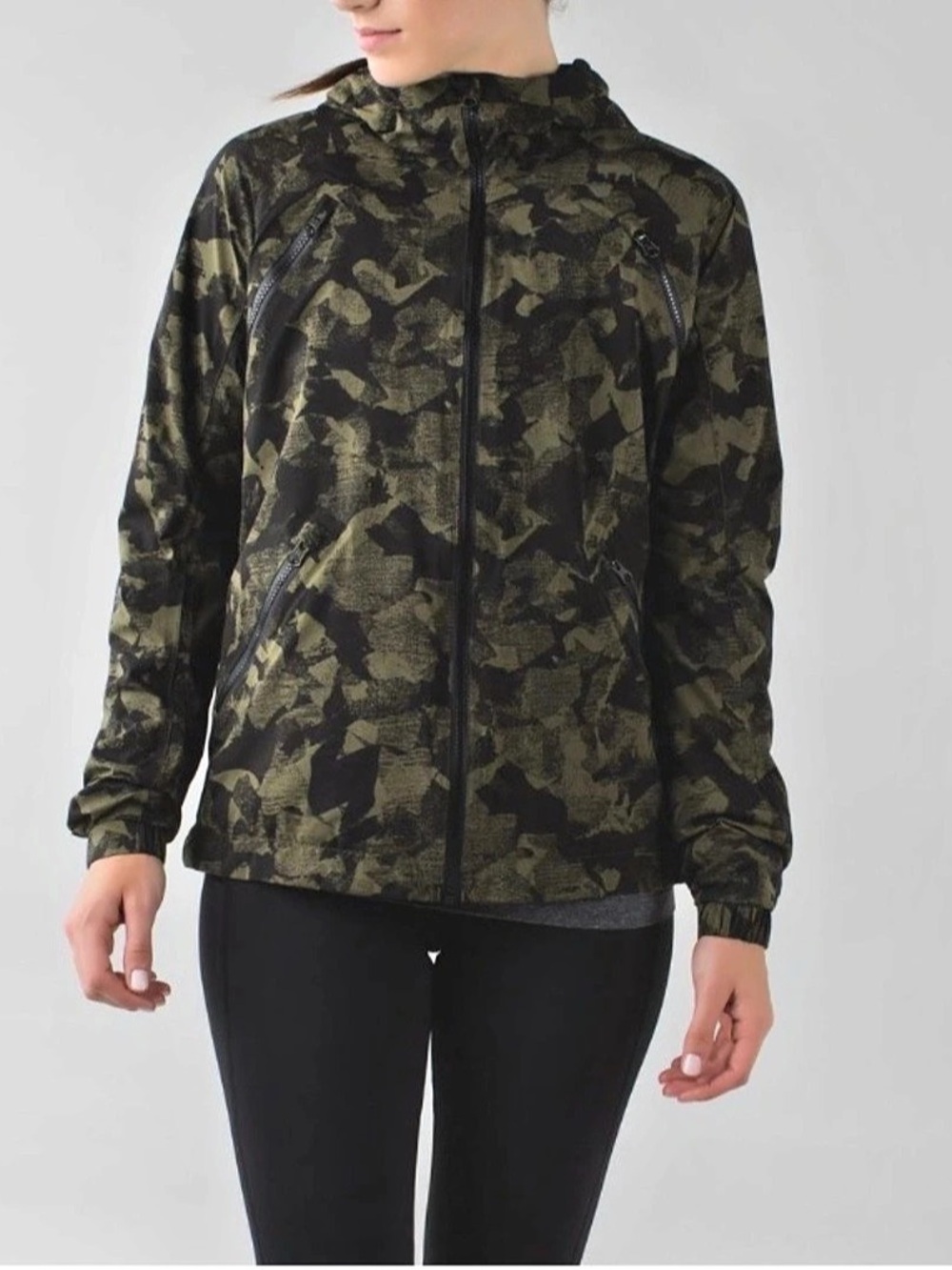 Lululemon Rise & Shine Jacket II, Jungle Fatigue Green Black Camo, Size 8